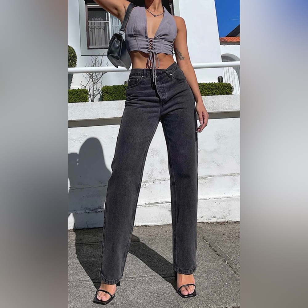 HOLLY ASYMMETRIC STRAIGHT LEG JEAN BLACK DENIM